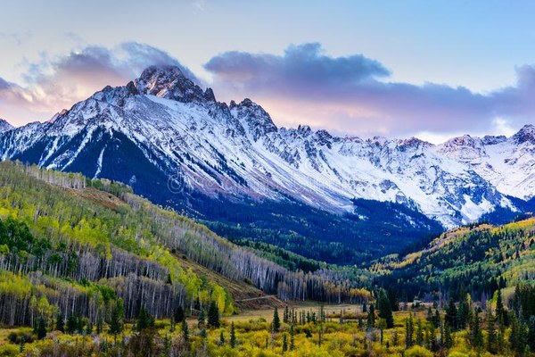 beautiful-colorful-colorado-rocky-mountain-autumn-scenery-mt-sneffels-san-juan-mountains-sunrise-view-dallas-134928703.jpg