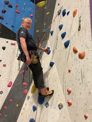 Climb – Movement Golden Climb – Movement Golden