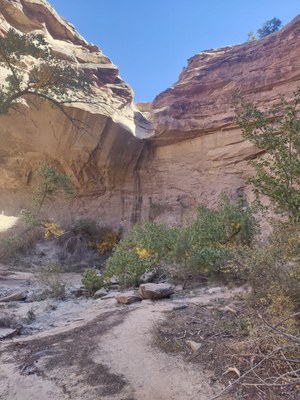 Hiking – Echo Canyon Hike - Colorado National Monument Hiking – Echo Canyon Hike - Colorado National Monument
